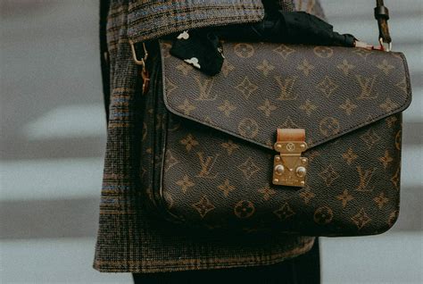 namaak louis vuitton portemonnee kopen|10 Manieren om een Neppe Louis Vuitton tas te .